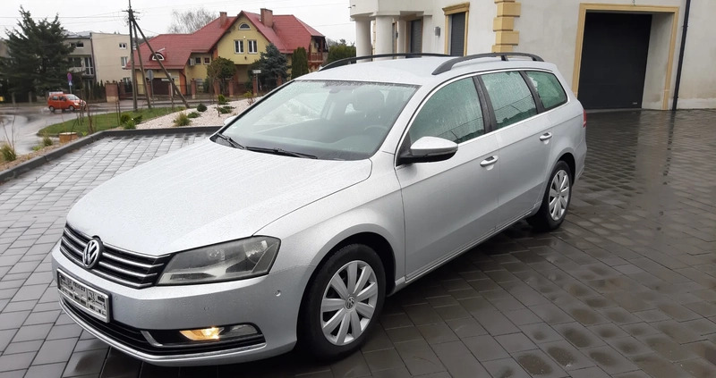 Volkswagen Passat cena 24900 przebieg: 294000, rok produkcji 2011 z Cieszanów małe 466